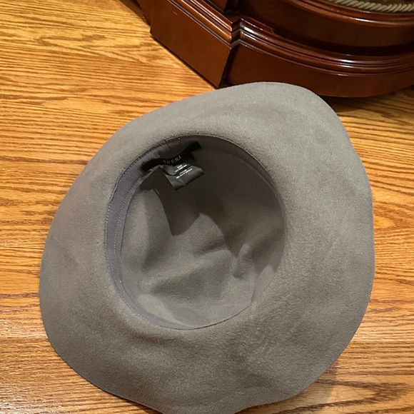 Gucci Gray Hat with Gold Accent - Picture 3 of 5